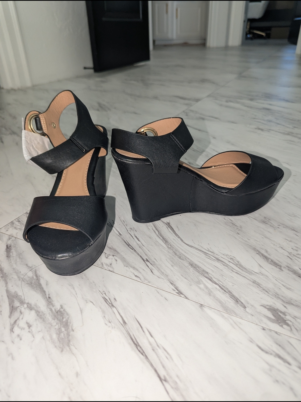 VENUS Black Ankle-Strap Block Heel Sandals